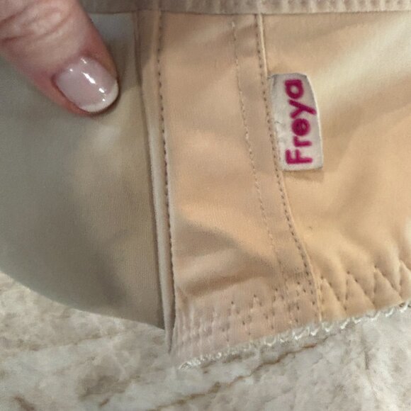 Freya Molded Plunge Bra in Nude, 34 E - Picture 4 of 5